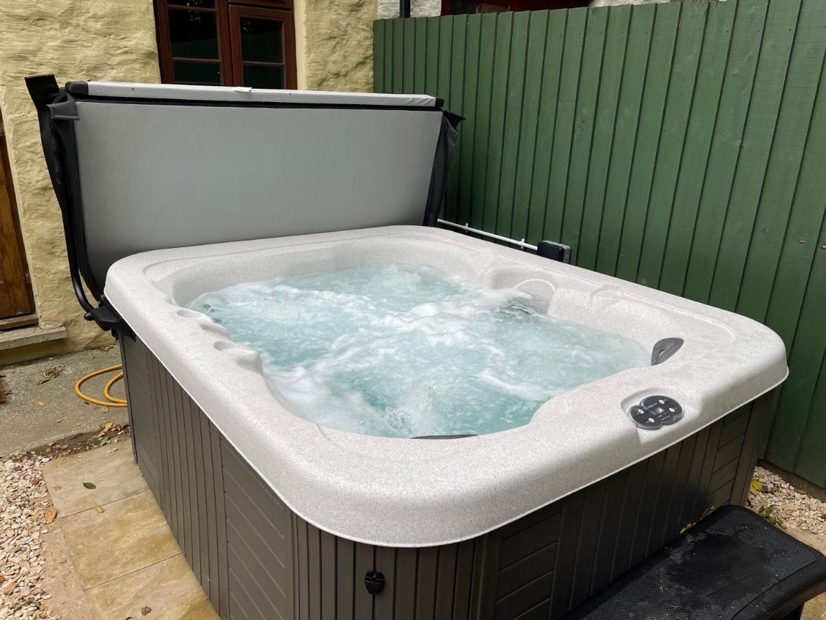 Cottage With Hot Tub In Pembrokeshire Haverfordwest Exterior photo